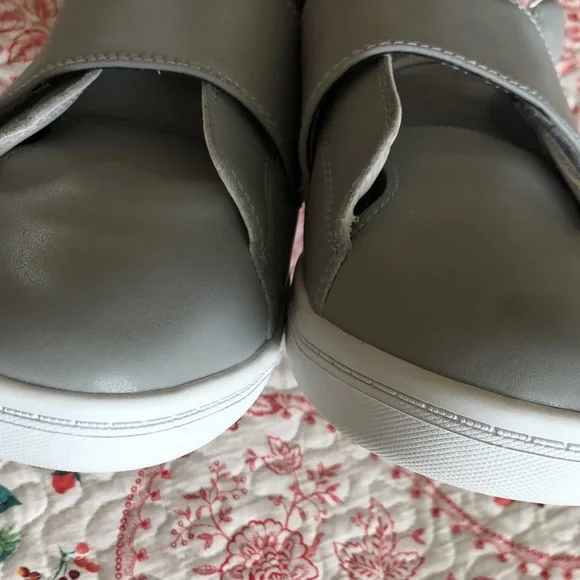 Men's Leather Sneakers - Picture 10 of 16